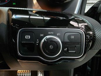 Mercedes-Benz CLA 1.3 CLA180 AMG Line (Premium 2) Shooting Brake 7G-DCT Euro 6 (s/