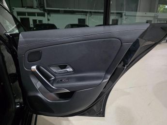 Mercedes-Benz CLA 1.3 CLA180 AMG Line (Premium 2) Shooting Brake 7G-DCT Euro 6 (s/