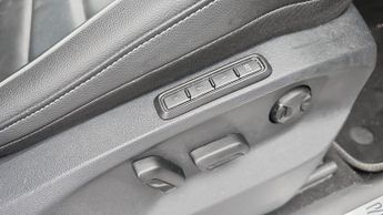 Volkswagen Tiguan 2.0 TDi R-Line 5dr Automatic 4WD