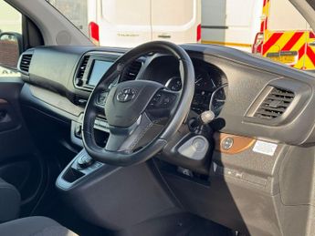 Toyota PROACE Verso 2.0D Family Medium MPV Auto MWB Euro 6 (s/s) 5dr (8 Seat)