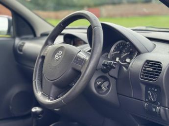 Vauxhall Corsa 1.4i 16v Design 5dr (a/c)