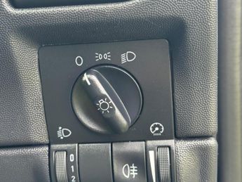 Vauxhall Corsa 1.4i 16v Design 5dr (a/c)