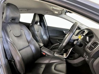 Volvo V40 Cross Country 1.5 T3 GPF Pro Auto Euro 6 (s/s) 5dr