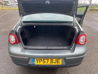 Volkswagen Passat 2.0 TDI SE DSG Euro 4 4dr
