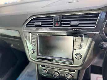 Volkswagen Tiguan 2.0 TDI BlueMotion Tech SEL DSG Euro 6 (s/s) 5dr