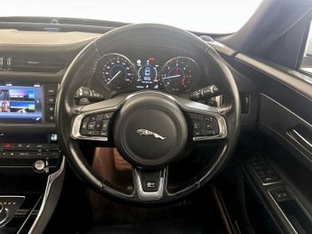 Jaguar XF 2.0d R-Sport Auto AWD Euro 6 (s/s) 4dr