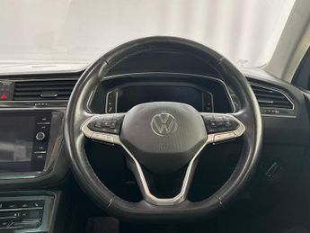 Volkswagen Tiguan 2.0 TDI Elegance DSG Euro 6 (s/s) 5dr