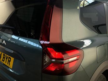 Dacia Jogger 1.6 Hybrid Expression Auto Euro 6 (s/s) 5dr