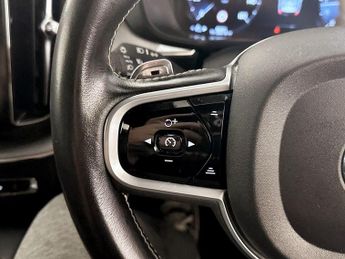 Volvo XC60 2.0 B4 MHEV R-Design Pro Auto AWD Euro 6 (s/s) 5dr