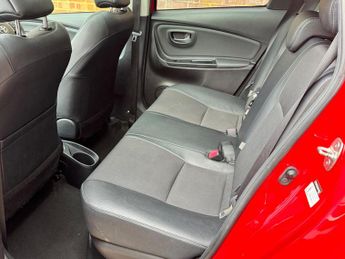 Toyota Yaris 1.5 VVT-h Excel E-CVT Euro 6 5dr (15in Alloy)
