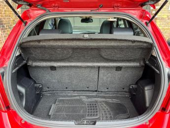 Toyota Yaris 1.5 VVT-h Excel E-CVT Euro 6 5dr (15in Alloy)