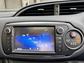 Toyota Yaris 1.5 VVT-h Excel E-CVT Euro 6 5dr (15in Alloy)