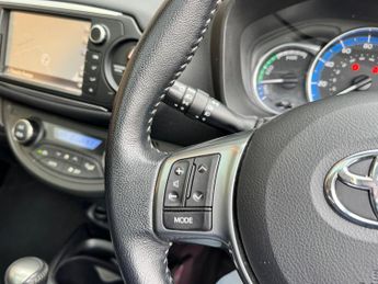 Toyota Yaris 1.5 VVT-h Excel E-CVT Euro 6 5dr (15in Alloy)