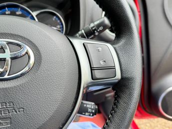 Toyota Yaris 1.5 VVT-h Excel E-CVT Euro 6 5dr (15in Alloy)