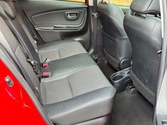 Toyota Yaris 1.5 VVT-h Excel E-CVT Euro 6 5dr (15in Alloy)