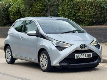 Toyota AYGO 1.0 VVT-i x-play Hatchback 5dr Petrol x-shift Euro 6 (71 ps)