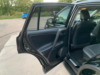 Toyota RAV4 2.2 D-CAT Invincible Auto 4WD Euro 5 5dr