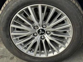 Mitsubishi Outlander 2.4h TwinMotor 13.8kWh Dynamic CVT 4WD Euro 6 (s/s) 5dr