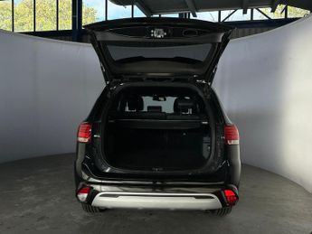 Mitsubishi Outlander 2.4h TwinMotor 13.8kWh Dynamic CVT 4WD Euro 6 (s/s) 5dr