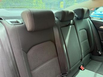 Volkswagen Passat 2.0 TDI BlueMotion Tech SE Business DSG Euro 6 (s/s) 4dr