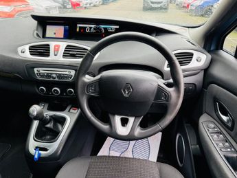 Renault Grand Scenic 1.5 dCi Dynamique TomTom Euro 4 5dr