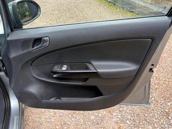 Vauxhall Corsa 1.4i 16v SE 5dr (a/c)