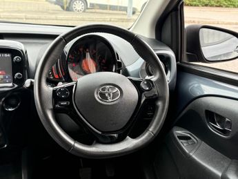 Toyota AYGO 1.0 VVT-i x-clusiv3 x-shift Euro 6 5dr
