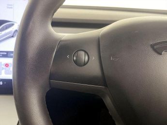 Tesla Model 3 Standard Range Plus Auto RWD 4dr