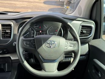 Toyota PROACE Verso 1.5D Shuttle Medium MPV MWB Euro 6 (s/s) 5dr (9 Seat)