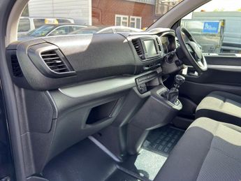 Toyota PROACE Verso 1.5D Shuttle Medium MPV 5dr Diesel Manual MWB Euro 6 (s/s) (9 Se