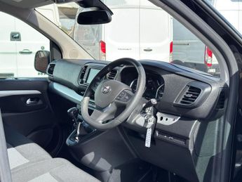 Toyota PROACE Verso 1.5D Shuttle Medium MPV MWB Euro 6 (s/s) 5dr (9 Seat)