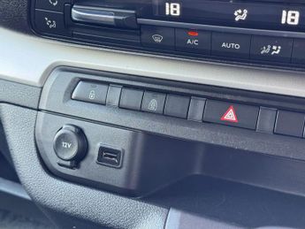 Toyota PROACE Verso 1.5D Shuttle Medium MPV 5dr Diesel Manual MWB Euro 6 (s/s) (9 Se