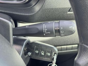 Toyota PROACE Verso 1.5D Shuttle Medium MPV 5dr Diesel Manual MWB Euro 6 (s/s) (9 Se
