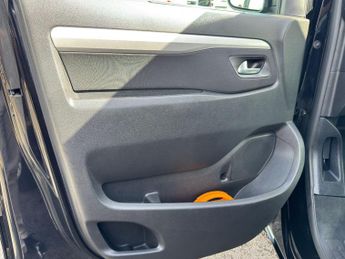 Toyota PROACE Verso 1.5D Shuttle Medium MPV 5dr Diesel Manual MWB Euro 6 (s/s) (9 Se