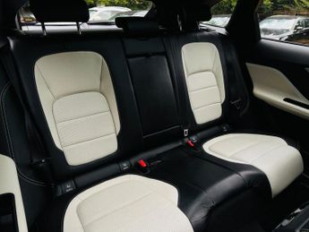 Jaguar F-PACE 2.0 P250i R-Sport Auto AWD Euro 6 (s/s) 5dr