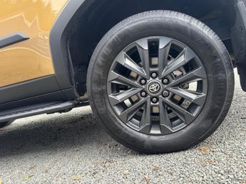 Toyota Land Cruiser 2.8D Invincible Auto 4WD Euro 6 (s/s) 5dr (LWB)