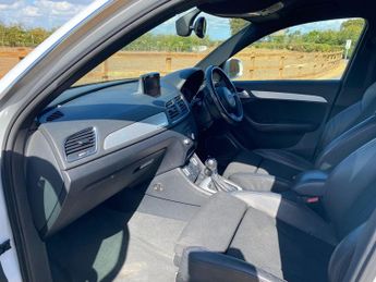 Audi Q3 2.0 TFSI S line SUV 5dr Petrol S Tronic quattro Euro 5 (s/s) (17