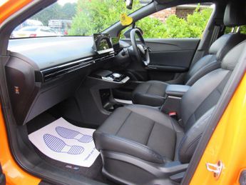 MG MG4 64kWh Trophy Long Range Auto 5dr