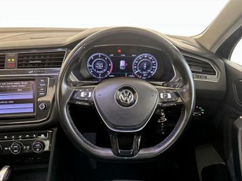Volkswagen Tiguan 2.0 TDI BlueMotion Tech SEL DSG 4Motion Euro 6 (s/s) 5dr
