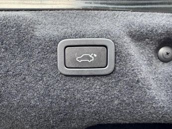 Jaguar XE 2.0d Portfolio Auto AWD Euro 6 (s/s) 4dr