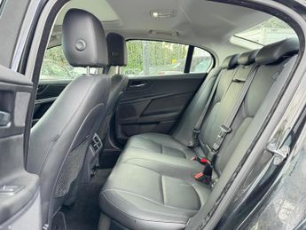 Jaguar XE 2.0d Portfolio Auto AWD Euro 6 (s/s) 4dr