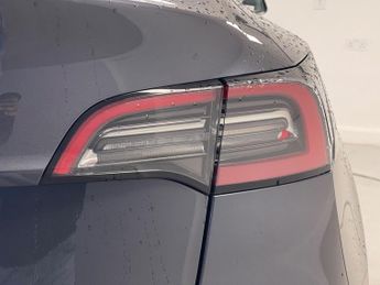 Tesla Model Y (Dual Motor) Long Range Auto 4WDE 5dr
