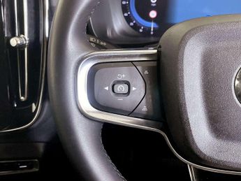 Volvo XC40 2.0 B3 MHEV Plus DCT Auto Euro 6 (s/s) 5dr