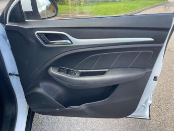 MG MG ZS 44.5kWh Exclusive Auto 5dr
