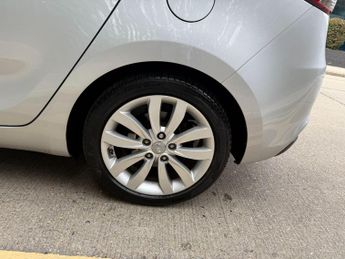 Kia Carens 1.7 CRDi 4 MPV 5dr Diesel DCT Euro 6 (s/s) (139 bhp)