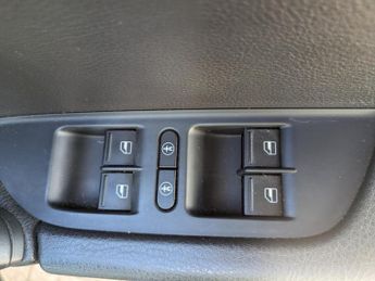 Volkswagen Touareg 3.0 TDI V6 BlueMotion Tech R-Line SUV 5dr Diesel Tiptronic 4WD E