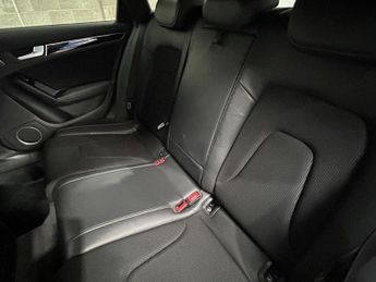 Audi A4 Avant 2.0 TDI Black Edition S Tronic quattro Euro 5 (s/s) 5dr