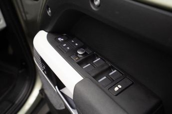 Land Rover Defender 110 2.0 SD4 SE Auto 4WD Euro 6 (s/s) 5dr