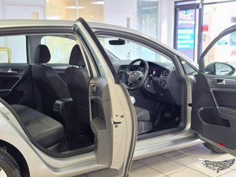 Volkswagen e-Golf 35.8kWh e-Golf Auto 5dr