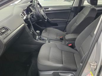 Volkswagen e-Golf 35.8kWh e-Golf Auto 5dr